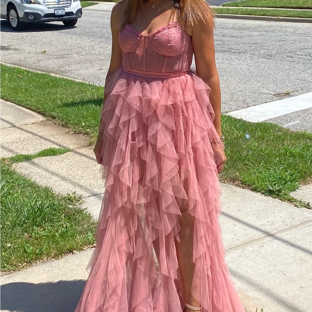 Altar’d State A Line Ruffled Spaghetti Strap Rose Layered Formal Women Medium